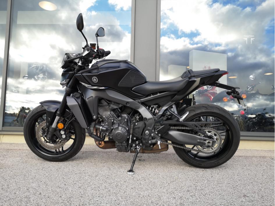 YAMAHA MT-09