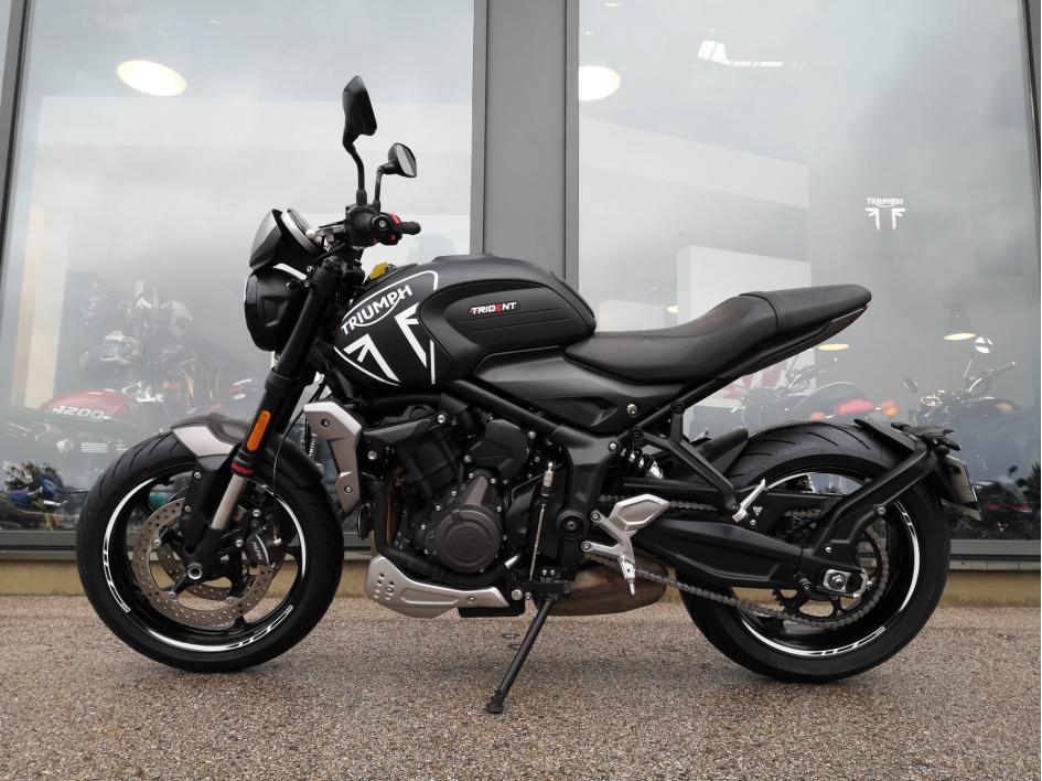 TRIUMPH TRIDENT 660