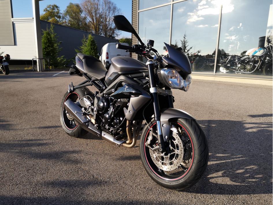 TRIUMPH STREET TRIPLE 675 R