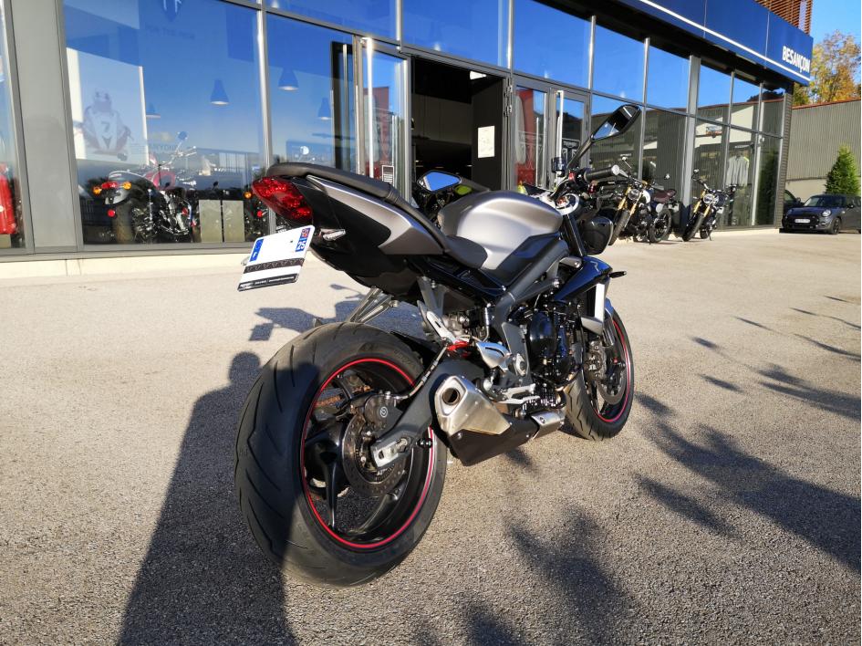 TRIUMPH STREET TRIPLE 675 R