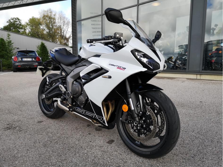 TRIUMPH DAYTONA 660