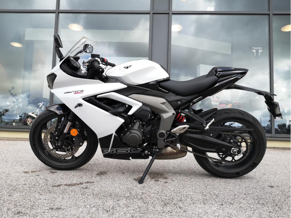 TRIUMPH DAYTONA 660